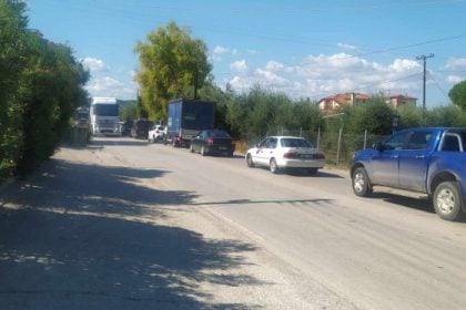 ΤΩΡΑ - ΠΕΟ Πατρών-Πύργου: "Ουρές" οχημάτων από βλάβη φορτηγού