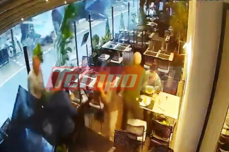 ΒΙΝΤΕΟ: Η στιγμή που ο ανεμοστρόβιλος «χτυπά» την Πάτρα - Έτρεχαν θαμώνες καταστημάτων για να γλιτώσουν από τις τζαμαρίες!