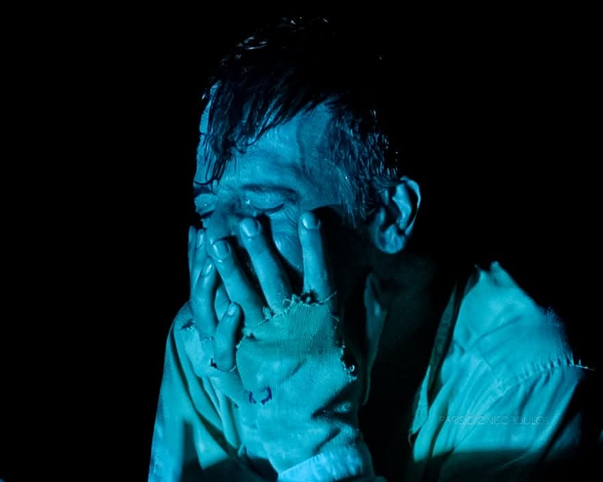 ΚΟΙΜΩΜΕΝΟΣ ΧΑΛΕΠΑΣ, Ο ΣΑΛοΣαΓΙΟΣστη Πάτρα, στο θέατρο ΕΠΙΚΕΝΤΡΟ