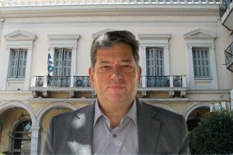 Πρόεδρος δύο ρόλων: Υπηρετεί το εμπόριο ή την κυβέρνηση;