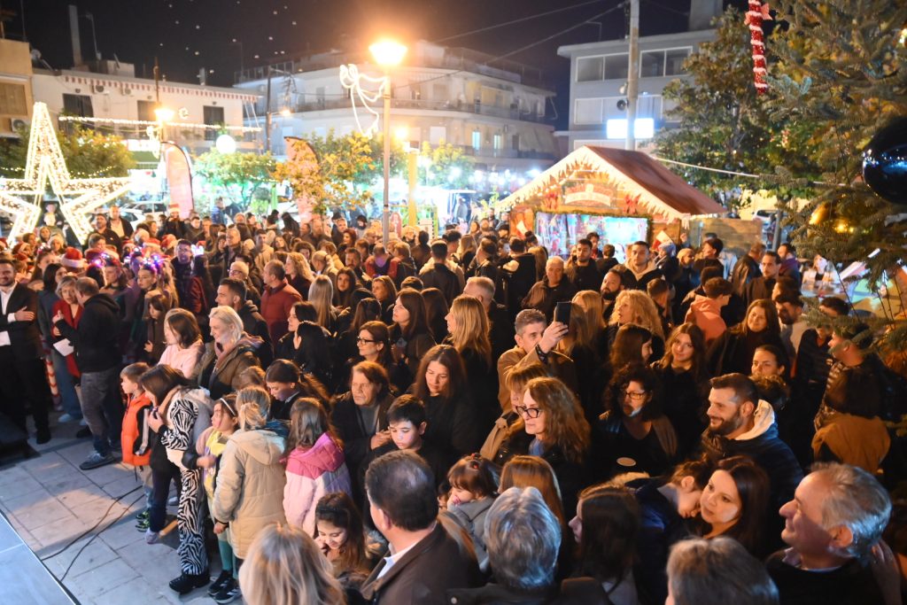 Ανεπανάληπτη γιορτινή ατμόσφαιρα και λάμψη στο άναμμα του Χριστουγεννιάτικου Δέντρου του Δήμου Δυτικής Αχαΐας