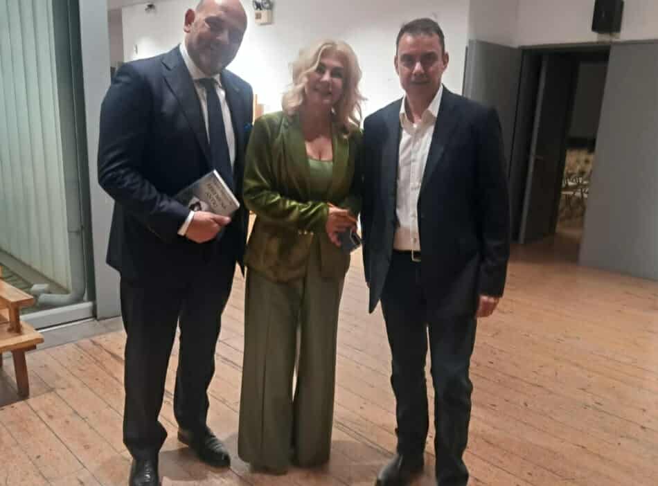 Με ιδιαίτερη επιτυχία η παρουσίαση του βιβλίου της Βάλιας Πετούρη ΦΩΤΟ