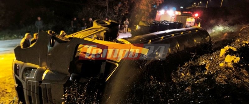 Σοβαρό τροχαίο με ανατροπή φορτηγού σε παράδρομο της Ιόνιας Οδού - Εγκλωβίστηκε ο οδηγός (ΦΩΤΟ)