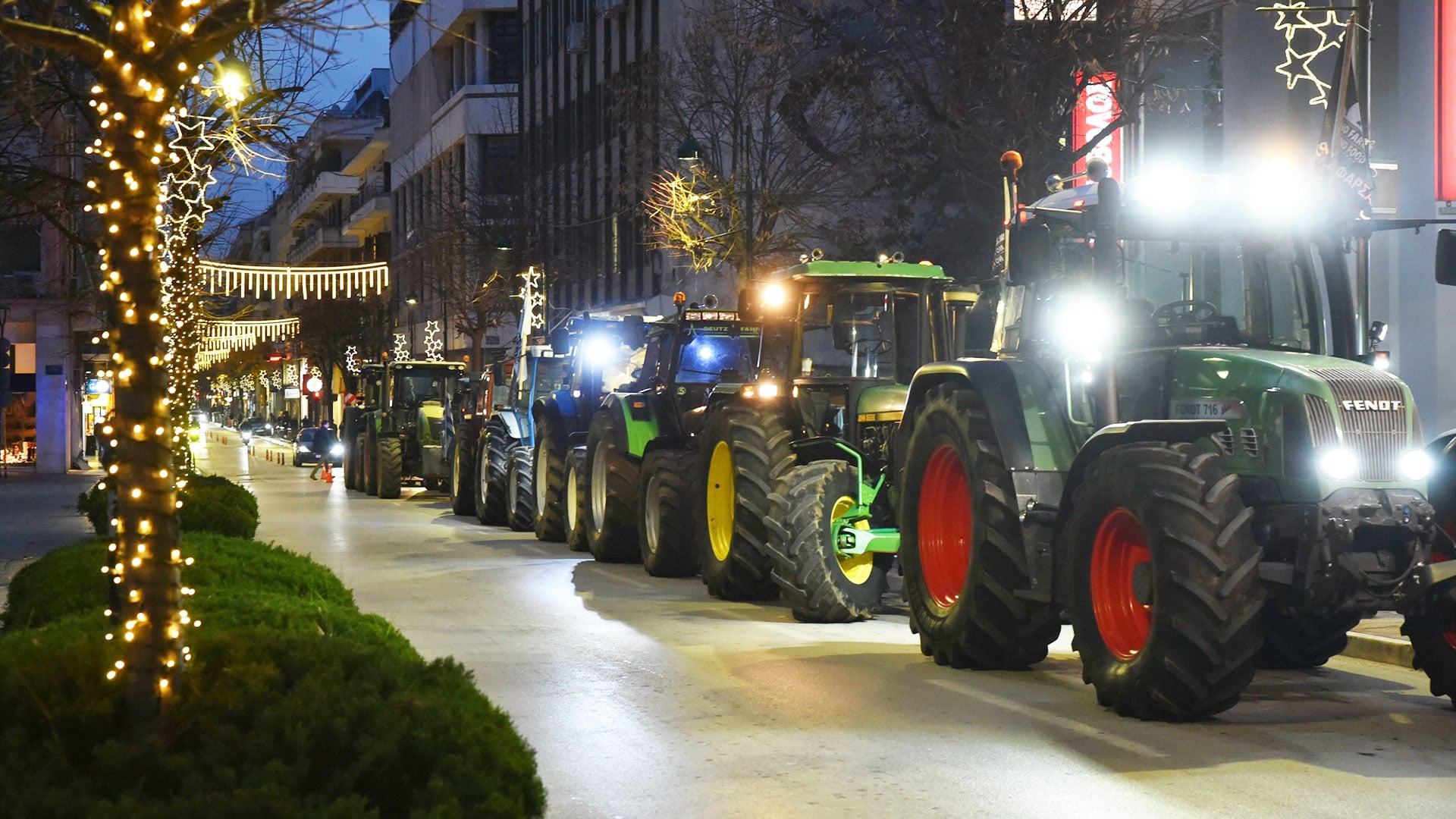 Ανυποχώρητοι οι αγρότες στα μπλόκα της Δυτικής Θεσσαλίας – «Δεν πρόκειται να κάνουμε πίσω»