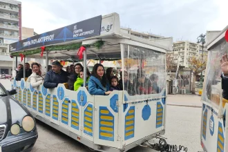 Το Τρενάκι του Εμπορικού: Στους δρόμους του κέντρου της πόλης όσο λειτουργούν τα μαγαζιά