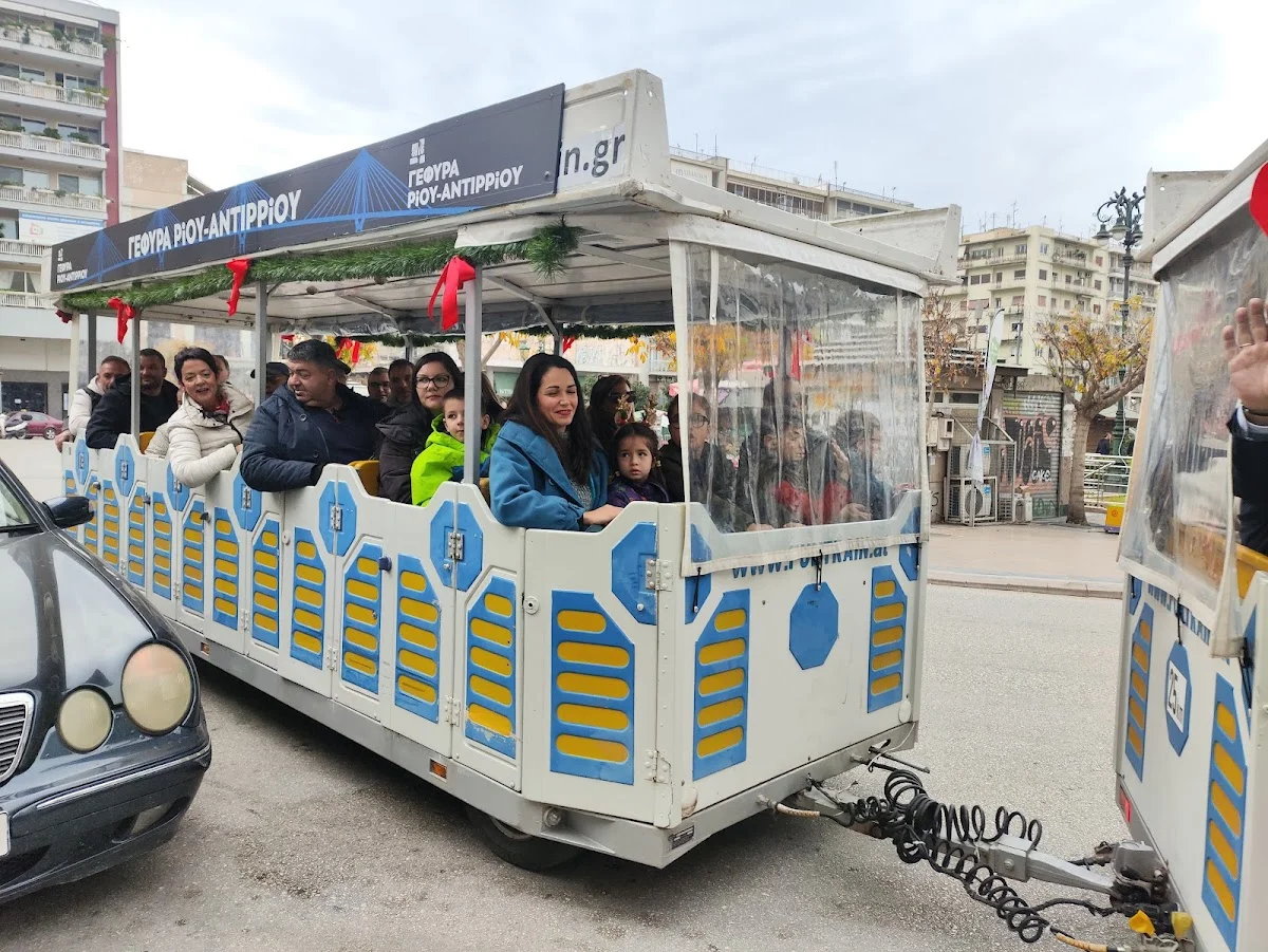 Το Τρενάκι του Εμπορικού: Στους δρόμους του κέντρου της πόλης όσο λειτουργούν τα μαγαζιά