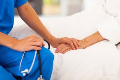 Ευχαριστίες της οικογένειας Καραμπούλα σε ιατρικό και νοσηλευτικό προσωπικό του νοσοκομείου "Αγ. Ανδρέας"