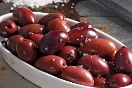 Σε κανονικά επίπεδα η εφετινή παραγωγή μαύρων επιτραπέζιων ελιών