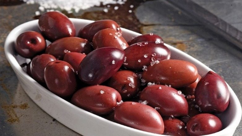 Σε κανονικά επίπεδα η εφετινή παραγωγή μαύρων επιτραπέζιων ελιών