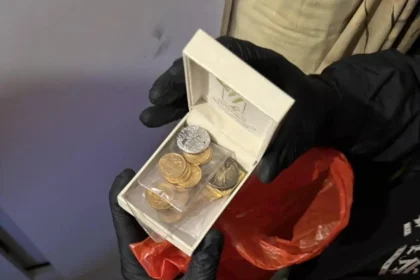 Πώς διακινούσαν τα κέρδη τους τα μέλη του κυκλώματος του ΟΠΕΚΕΠΕ στην Κρήτη - Βρέθηκαν λίρες και ράβδοι χρυσού - ΒΙΝΤΕΟ από την αστυνομική επιχείρηση