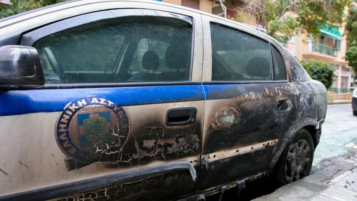 Εμπρηστική επίθεση σε περιπολικό της ΕΛ.ΑΣ.