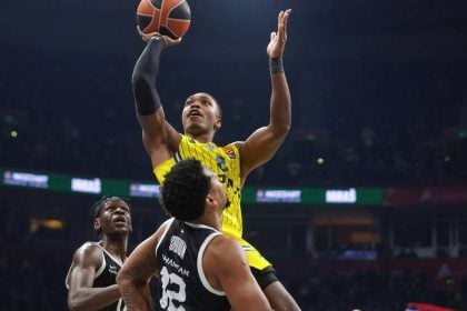Euroleague: Η Μακάμπι διέσυρε την Παρτίζαν, ασταμάτητη γιούχα των Σέρβων στους παίκτες τους