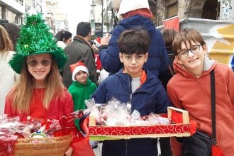 Χριστουγεννιάτικο μπαζάρ για τα παιδιά της "Φλόγας", το Σάββατο στον πεζόδρομο Μαιζώνος και Αγίου Νικολάου