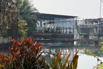 Ινδία: Μεγαλώνει η μακάβρια λίστα των θυμάτων από τη φωτιά στο νυχτερινό κέντρο – Τουλάχιστον 25 νεκροί