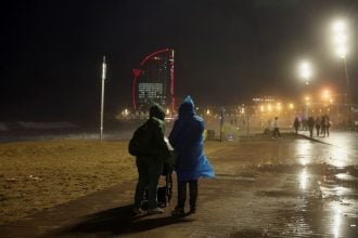 Τρεις αγνοούμενοι από τις καταρρακτώδεις βροχές και πλημμύρες στην Ισπανία