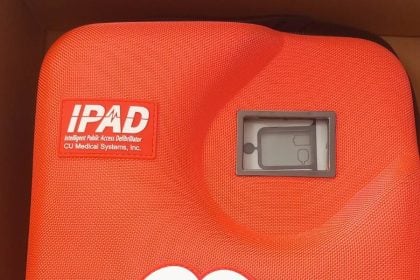 Νέας γενιάς απινιδωτές σε δημόσιους χώρους άθλησης εγκαθιστά ο Δήμος Πατρέων