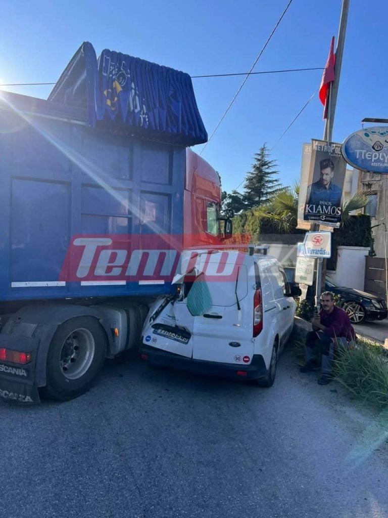 Πάτρα: Νταλίκα διέλυσε βανάκι πάνω σε μάντρα! ΦΩΤΟ