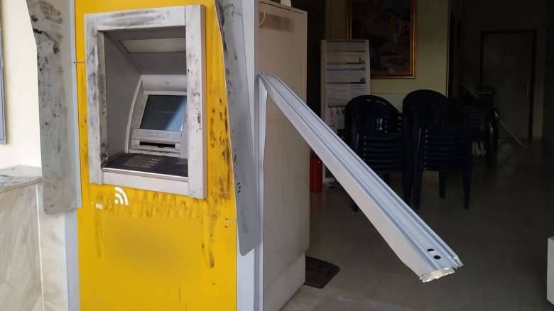 Αχαΐα: Οι διαρρήκτες ήλθαν από την Αθήνα, αλλά δεν κατάφεραν να αρπάξουν το ΑΤΜ - ΦΩΤΟ