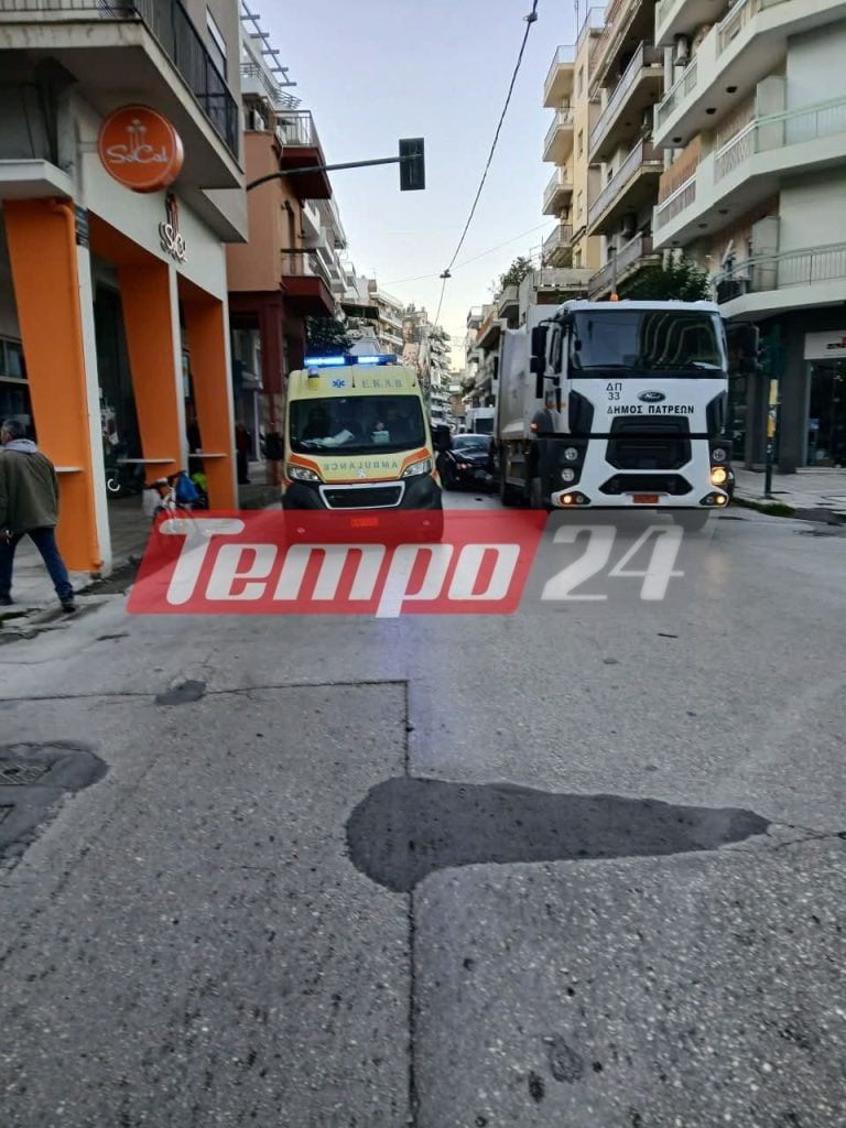 Σοκαριστικό τροχαίο στην Πάτρα: ΙΧ "καρφώθηκε" σε απορριμματοφόρο και τραυμάτισε εργαζόμενο (ΦΩΤΟ)