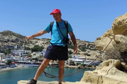 Οταν η ΕΡΤ είχε κάνει αφιέρωμα στον πατρινό Θανάση Κολοτούρο που έκανε τον γύρο της Κρήτης σε 16 ημέρες