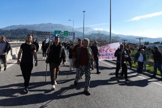 Νέα έκκληση της κυβέρνησης να προσέλθουν οι αγρότες στο τραπέζι του διαλόγου