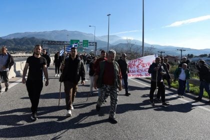 Νέα έκκληση της κυβέρνησης να προσέλθουν οι αγρότες στο τραπέζι του διαλόγου