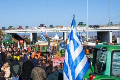 Αγρότες: Η κυβέρνηση εξετάζει αυστηρό σχέδιο με πρόστιμα για τα μπλόκα