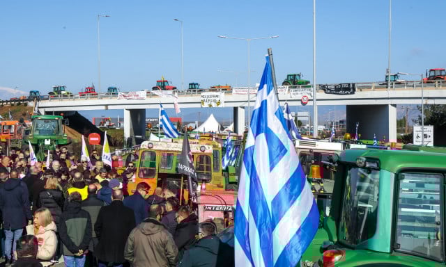 Αγρότες: Η κυβέρνηση εξετάζει αυστηρό σχέδιο με πρόστιμα για τα μπλόκα