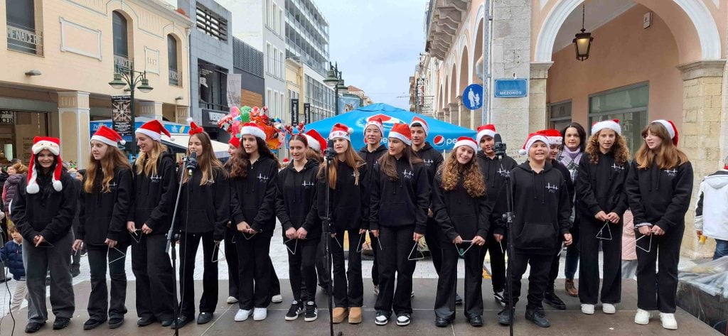 «ΦΛΟΓΑ» Πάτρας: Μαθητές - εκπαιδευτικοί και γονείς 64 σχολείων της Αχαΐας δίδαξαν τι σημαίνει αγάπη και αλληλεγγύη (ΦΩΤΟ)