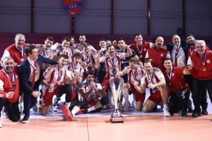 Άντεξε στην πίεση του ΠΑΟΚ με μυθικό Ατανασίγιεβιτς και σήκωσε ξανά το Λιγκ Καπ ο ατσάλινος Ολυμπιακός!