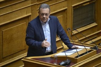 Φάμελλος: «Φτωχοί οι πολίτες, πλούσια τα καρτέλ και οι γαλάζιες ακρίδες – Κ. Θεοδωρικάκο είστε υπουργός ακρίβειας»
