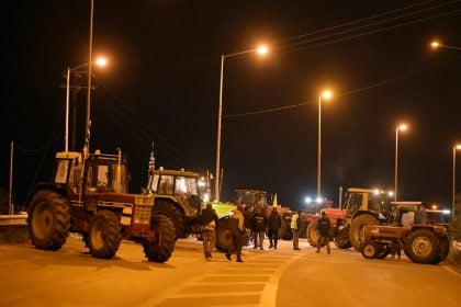 Πρωτοχρονιά στους δρόμους για τους αγρότες - Ενισχύουν τα μπλόκα από τη Δευτέρα - Κόβεται η χώρα στα δύο - Η κατάσταση στη Δυτ. Ελλάδα