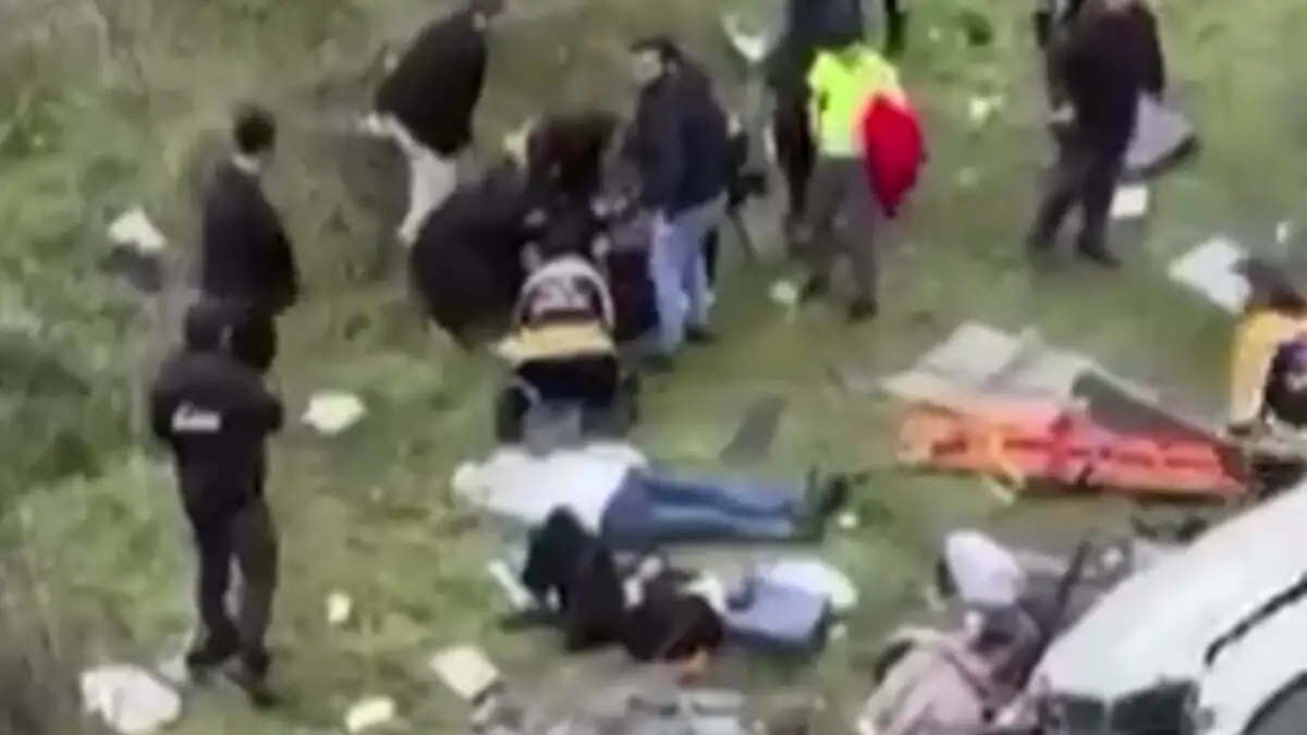 Κωνσταντινούπολη: Τρεις νεκροί και 10 τραυματίες από πτώση λεωφορείου σε χαντάκι