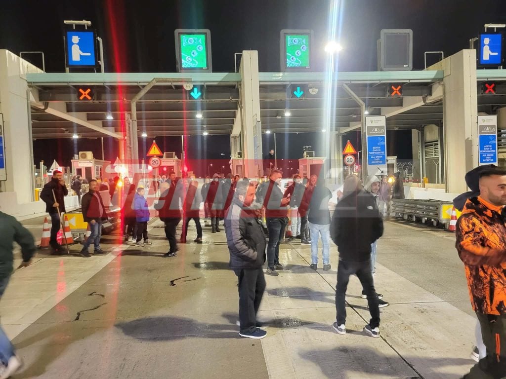 Αγρότες άνοιξαν τα διόδια της Ολυμπίας Οδού στο Ρίο-Άνοιξαν και τα διόδια της Κλόκοβας στην Ιόνια-ΦΩΤΟ ΒΙΝΤΕΟ