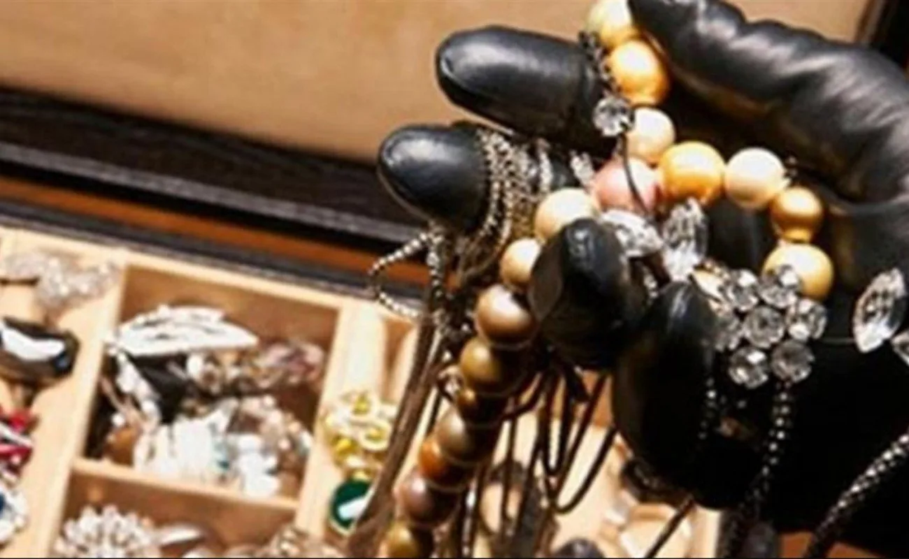 Εξιχνιάστηκε κλοπή κοσμημάτων από οικία στο Αγρίνιο