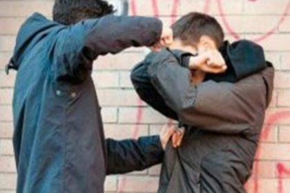 Άγριος ξυλοδαρμός 15χρονου από συνομήλικους