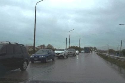 Έξοδος Χριστουγέννων: Ουρές ταλαιπωρίας στην Αντιρρίου-Ιωαννίνων, εξαιτίας των αγροτικών μπλόκων – Σημειωτόν εν μέσω κακοκαιρίας τα οχήματα ΦΩΤΟ & ΒΙΝΤΕΟ