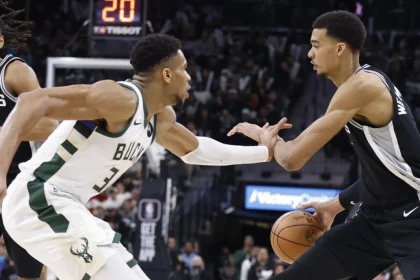 Ο Ντοκ Ρίβερς διαψεύδει τα σενάρια περί ανταλλαγής αλλά οι Σπερς ονειρεύονται τον Αντετοκούνμπο δίπλα στον Γουεμπανιάμα