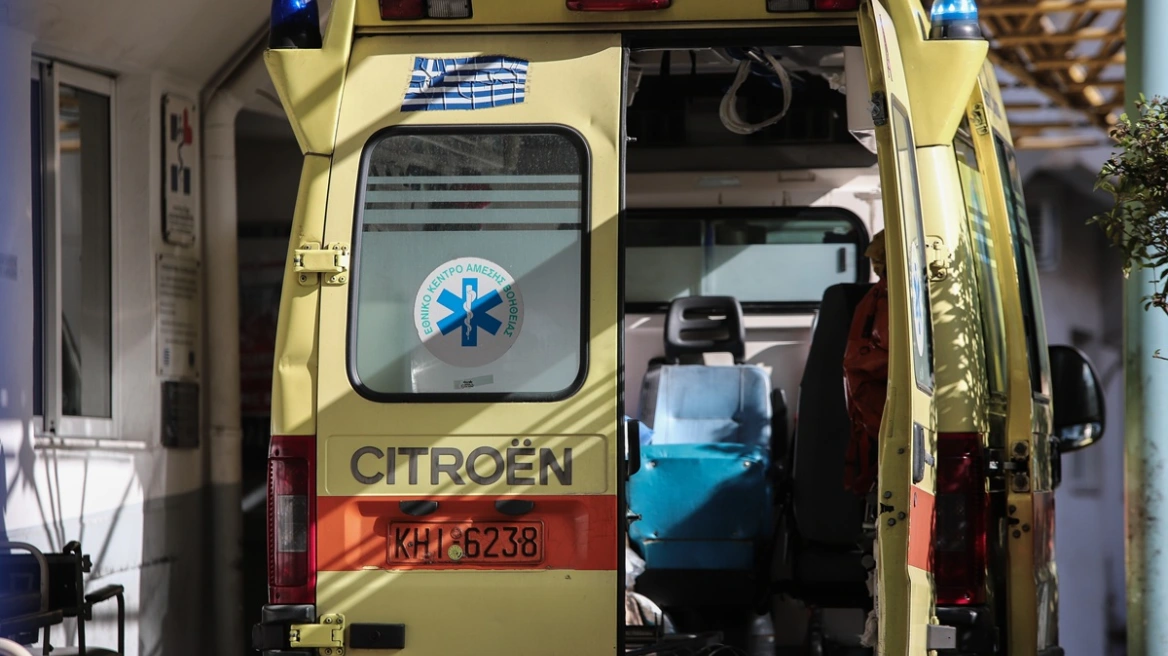 Κατέρρευσε και πέθανε 84χρονος στην Ευελπίδων που δικαζόταν για ενδοοικογενειακή βία