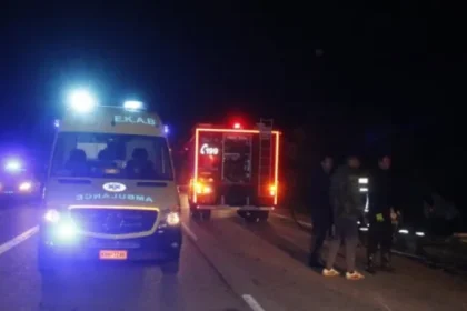 Ηλεία: Σοβαρό τροχαίο στην Αγία Μαύρα – Όχημα έπεσε σε αρδευτικό κανάλι