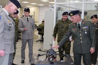 Γαλλική αντιπροσωπεία επισκέφθηκε το 306 Εργοστάσιο Βάσης Τηλεπικοινωνιών