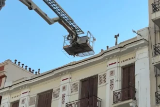 Ηλικιωμένος έπεσε σε ταράτσα, τραυματίστηκε και απεγκλωβίστηκε από την Πυροσβεστική