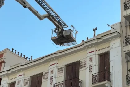 Ηλικιωμένος έπεσε σε ταράτσα, τραυματίστηκε και απεγκλωβίστηκε από την Πυροσβεστική