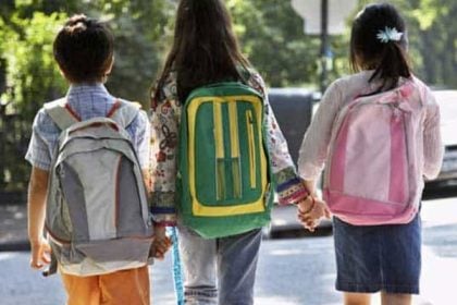 Γυμνός εντοπίστηκε 52χρονος έξω από σχολείο στο Αιγάλεω