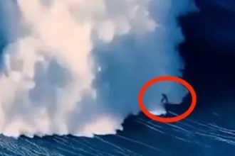 Πορτογαλία: Ατύχημα για τον έμπειρο σέρφερ Κάρλος Μπουρλέ – Τον «κατάπιε» το κύμα