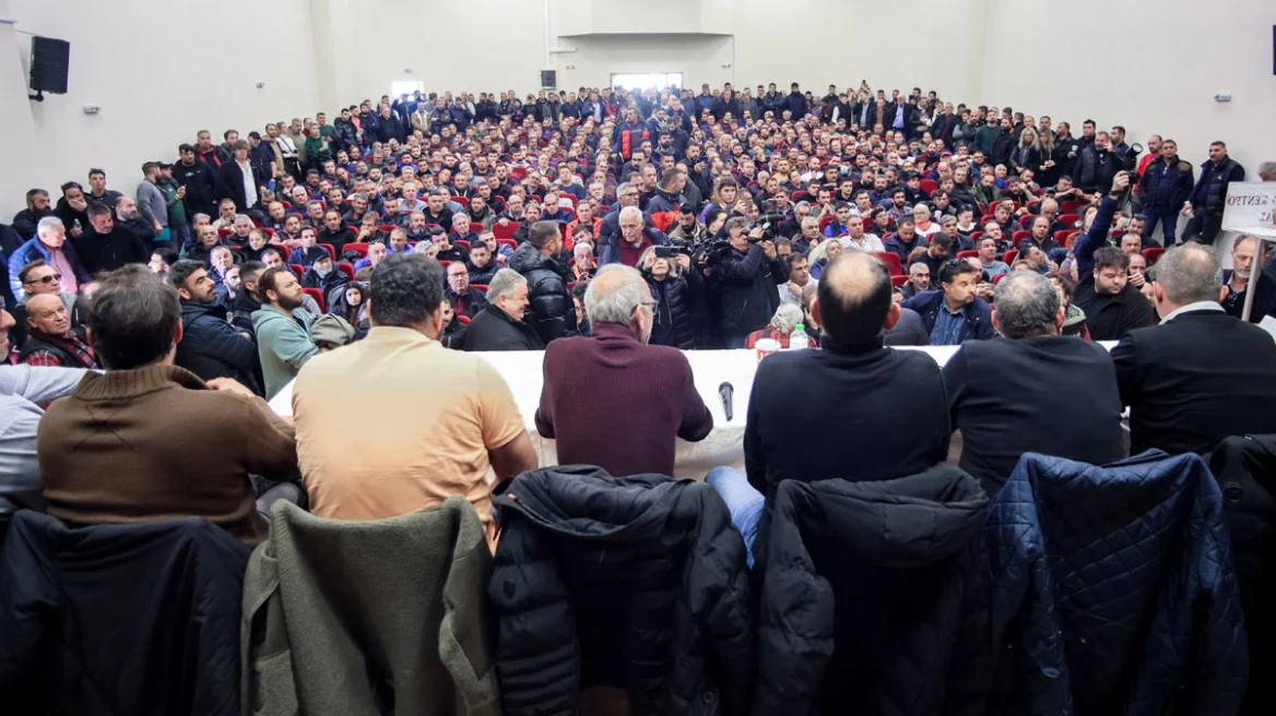 Δεν πάνε οι αγρότες στη συνάντηση της Δευτέρας στο Μαξίμου, σχεδιάζουν κλιμάκωση των μπλόκων, ετοιμάζουν λίστα με αιτήματα