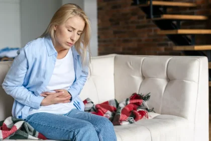 Καρκίνος παχέος εντέρου: «Θερίζει» στους κάτω των 40 – Τα σημάδια που δεν πρέπει να αγνοήσετε σύμφωνα με την παθολόγο 