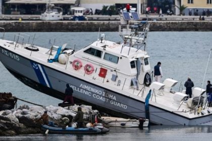 Λιμενικό: Δεν ήταν μεθυσμένο το πλήρωμα του σκάφους που έπεσε στα βράχια