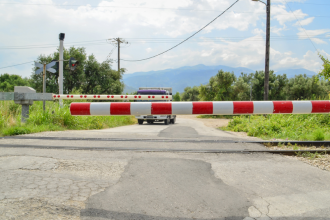 Ελεύθερος ο οδηγός λεωφορείου για το περιστατικό σε σιδηροδρομική διάβαση - Προκαταρκτική έρευνα διέταξε η εισαγγελέας