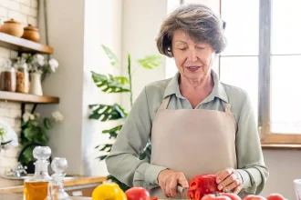Πόσο συχνά τρώνε κρέας οι μακροβιότεροι άνθρωποι στον κόσμο - Κορυφαίος μελετητής απαντά